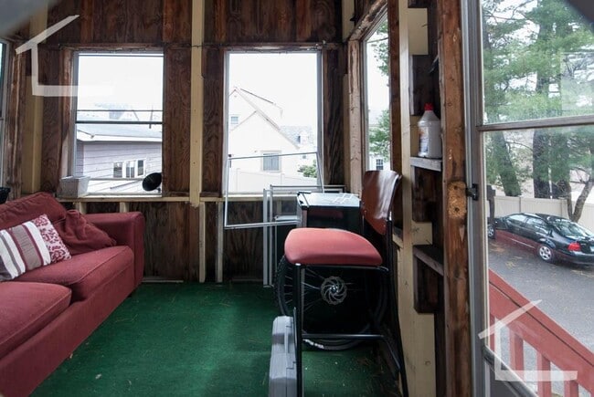 Building Photo - 52 Falkland St