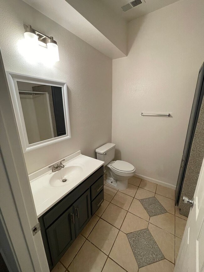 Building Photo - 14772 Holmwood Dr