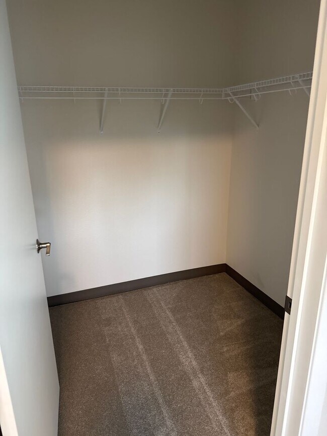 Building Photo - 2Bed 2 Bath - Windom Landing Under New Management