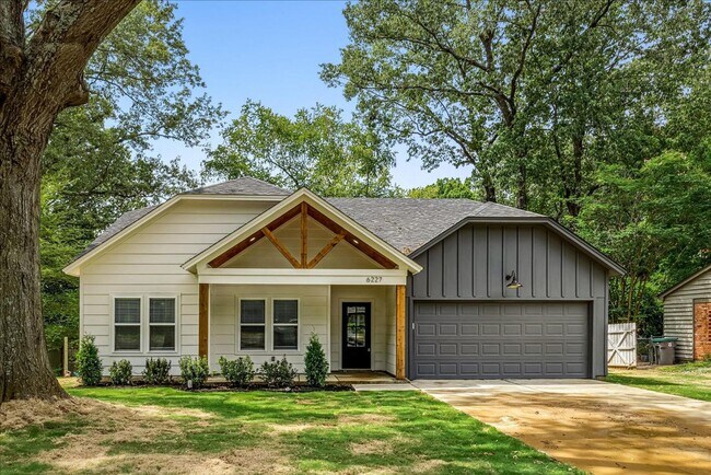 Primary Photo - Stunning New Construction House in East Memphis!