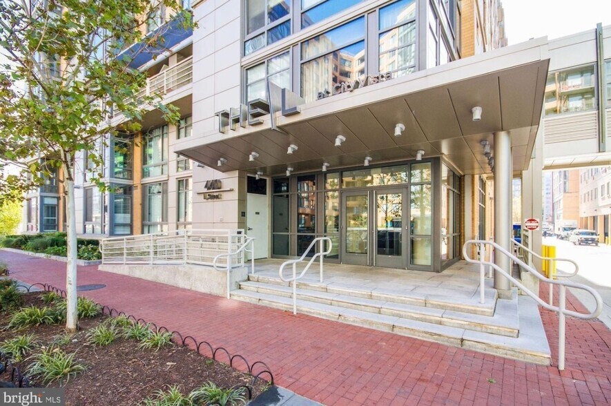 Building Photo - 440 L St NW