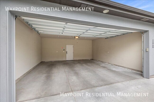 Building Photo - 3782 E Parkcenter Blvd