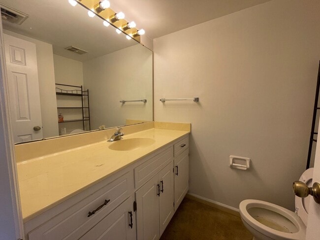 Building Photo - 931 Brentwood Pointe