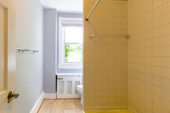 Building Photo - Classy Columbia Heights Row Home! 1/2 Off ...