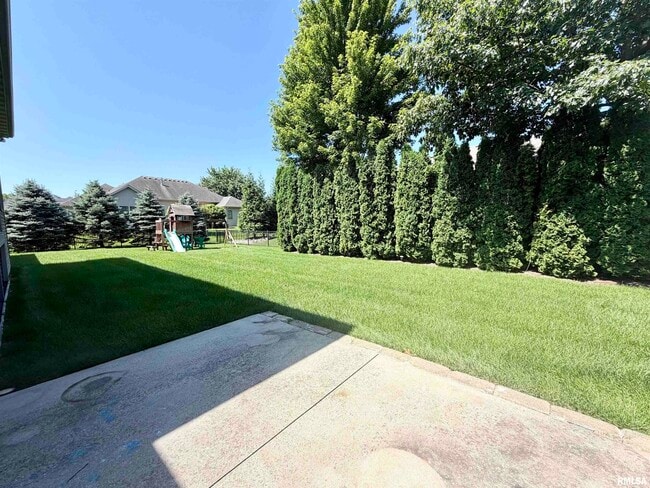 Building Photo - 1805 Blue Stone Dr
