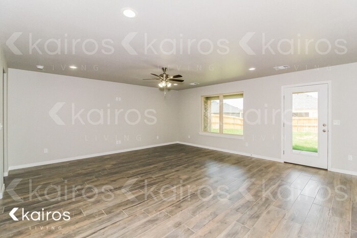 Building Photo - 2704 Daytona Ave