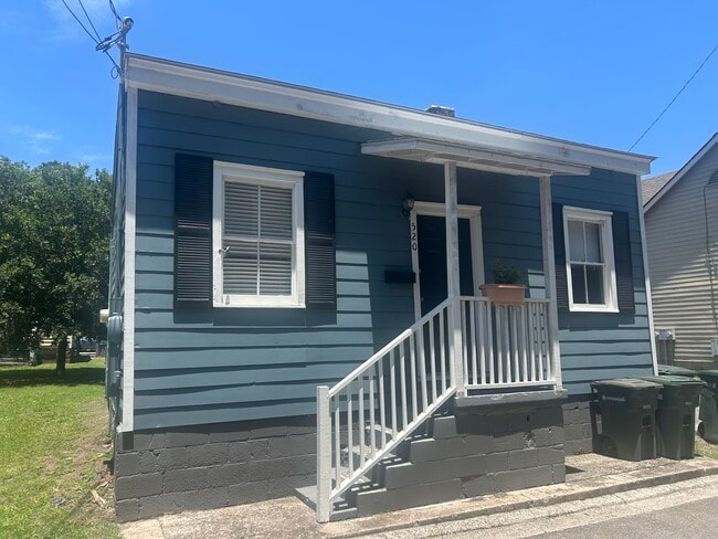 Building Photo - 520 E Hall Ln