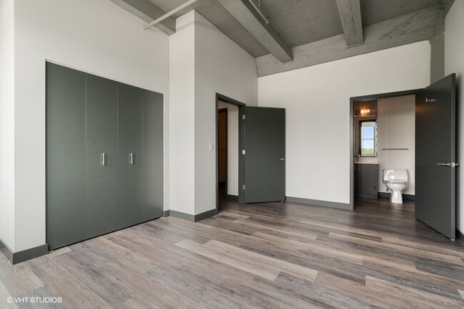 Building Photo - 2101 S Wabash Ave