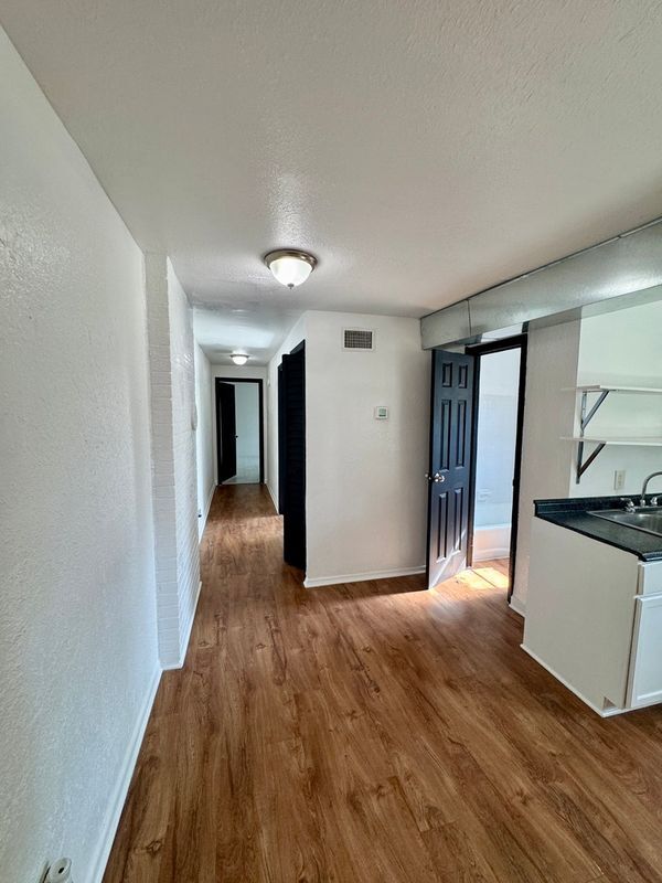 Building Photo - 929 W 27th St