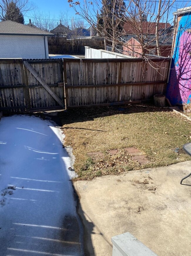 Building Photo - Cozy, charming 2 bedroom in Denver - Available June 1, 2026!