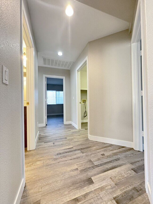 Building Photo - Newly Remolded Open Floor Plan One-Story 3 bedrooms & 2 Baths Home