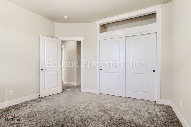 Building Photo - 17435 SW Forest Hollow St