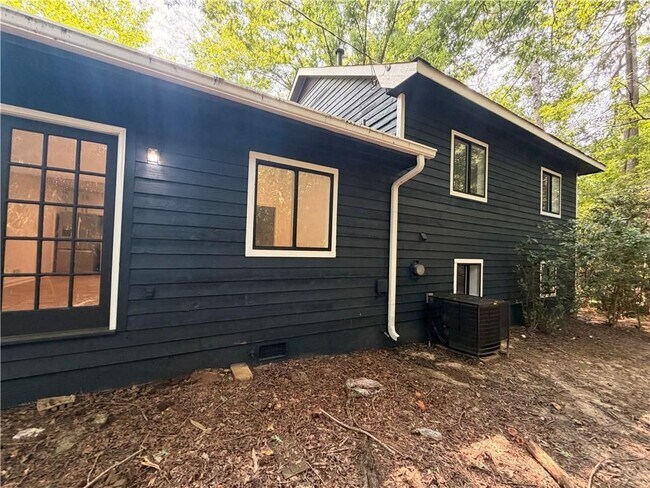 Building Photo - 3315 Canterbury Trail