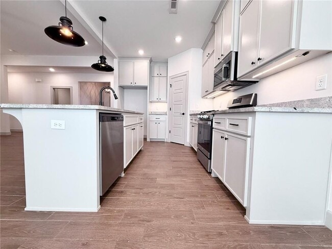 Building Photo - 1049 Parker Ln