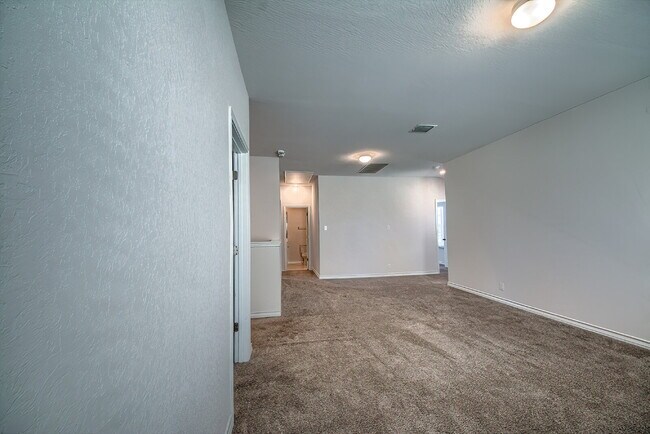 Building Photo - 5-BEDROOM HOME IN WESTPOINTE @ RIVERSTONE