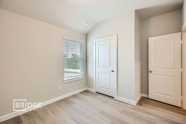 Building Photo - 1016 Oliver Dr