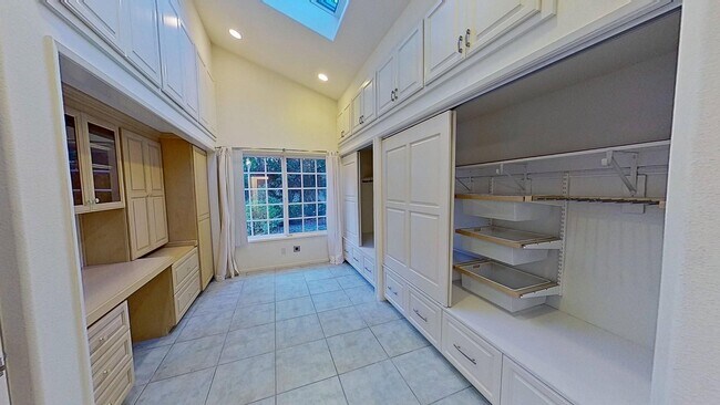Building Photo - 5022 Hemlock