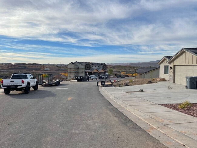 Building Photo - Great home located in Hurricane!