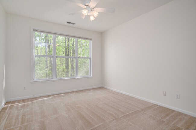 Building Photo - 82 Suzie Dr