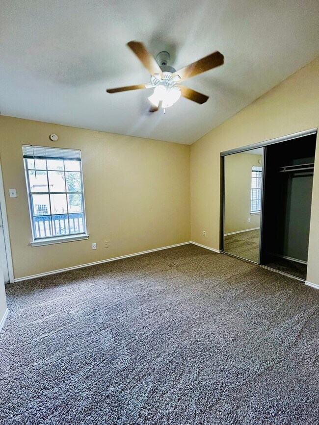 Building Photo - 1841 River Crossing Cir