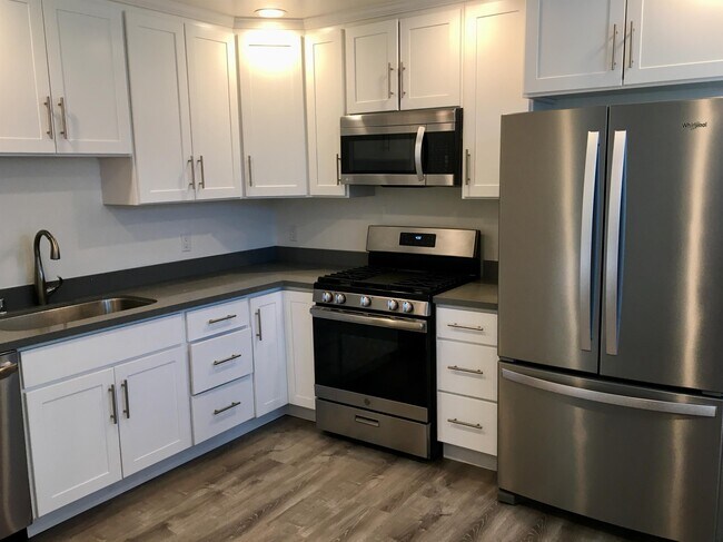 Building Photo - 853 Channing Ave