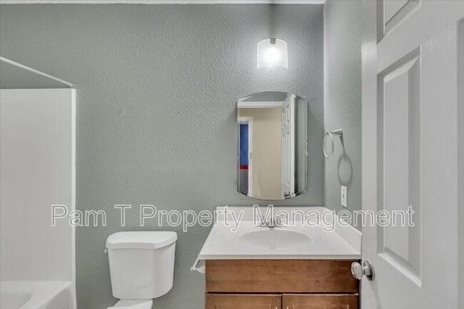 Building Photo - 8 Rivermarsh Ct