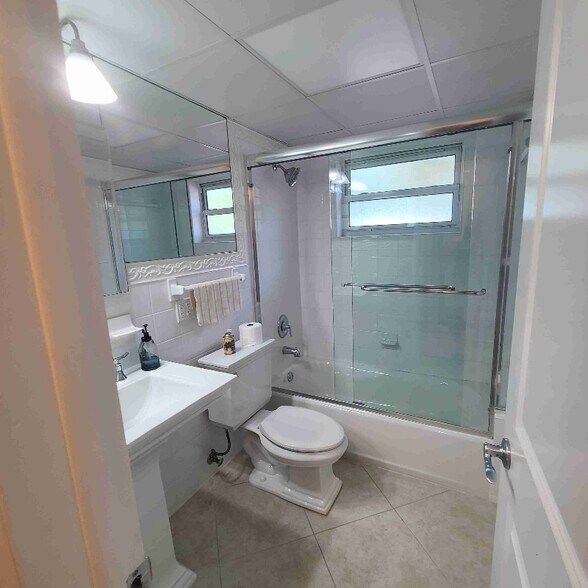 Building Photo - 127 Monroe Dr