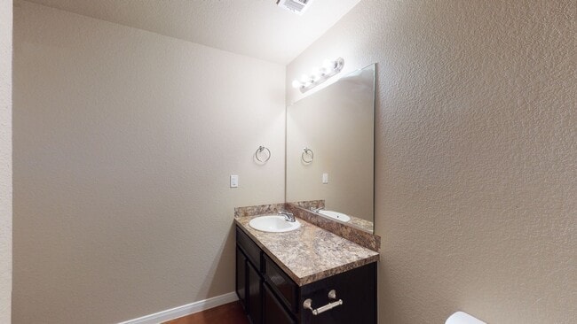 Building Photo - $1,395 + 2 WEEKS RENT!!