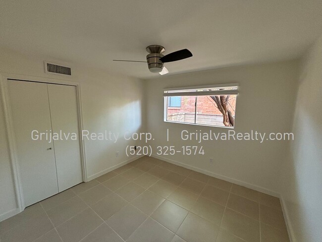 Building Photo - MOVE IN SPECIAL! Remodeled 4 Bed, 2 Bath E...