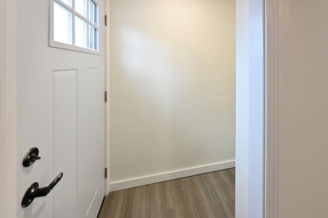 Building Photo - 108 Western Ave