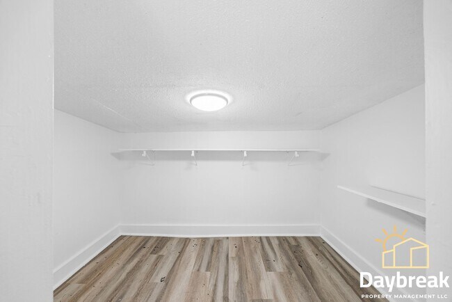 Building Photo - 112 E Anderson St