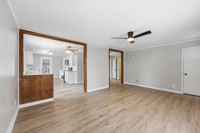 Building Photo - 566 E 10th St