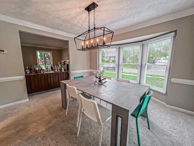 Building Photo - Beautiful and Spacious 4 Bedroom 2.5 Bathroom Home Sitting on Extensive Lot In Desired Xanadu Est...