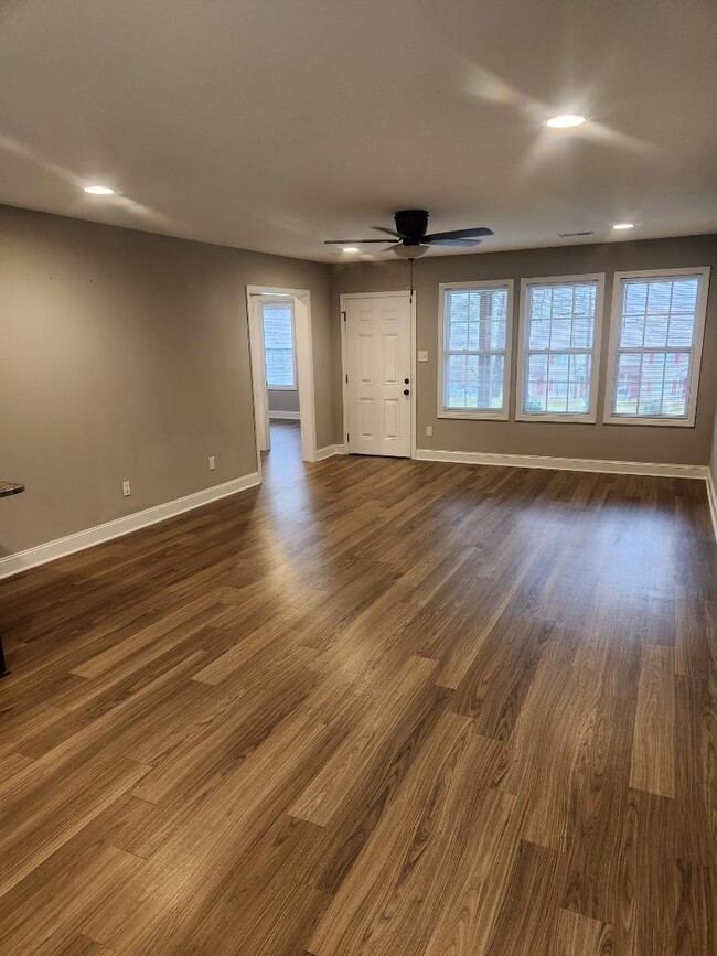 Building Photo - 7225 Periwinkle Rd