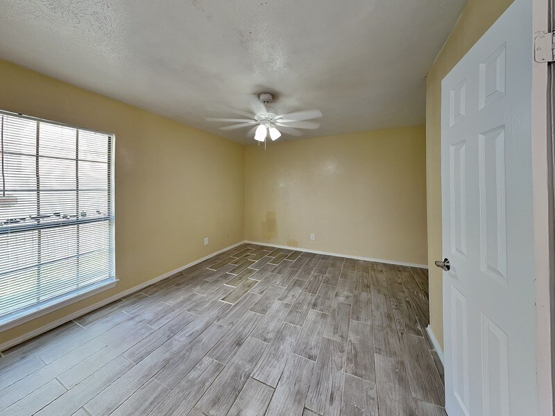 Building Photo - 422 Dollins St