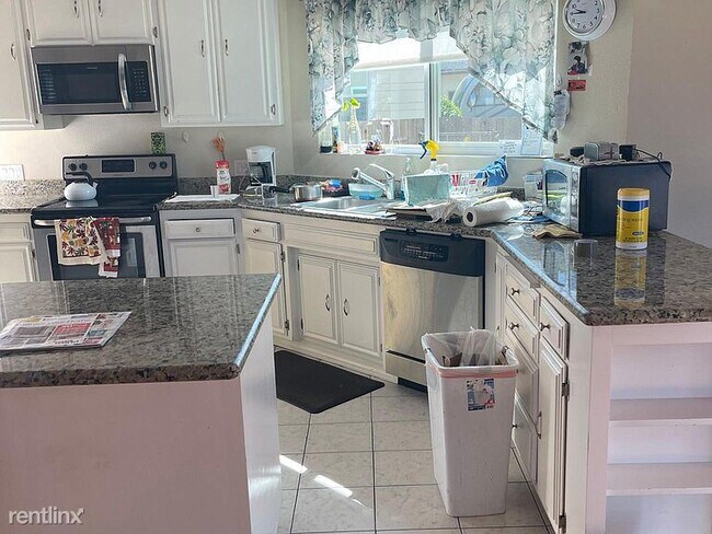 Building Photo - 4 br, 2.5 bath House - 733 Dolores Ave