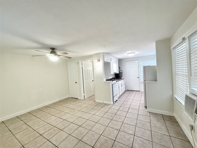 Building Photo - 2714 Carrolton St