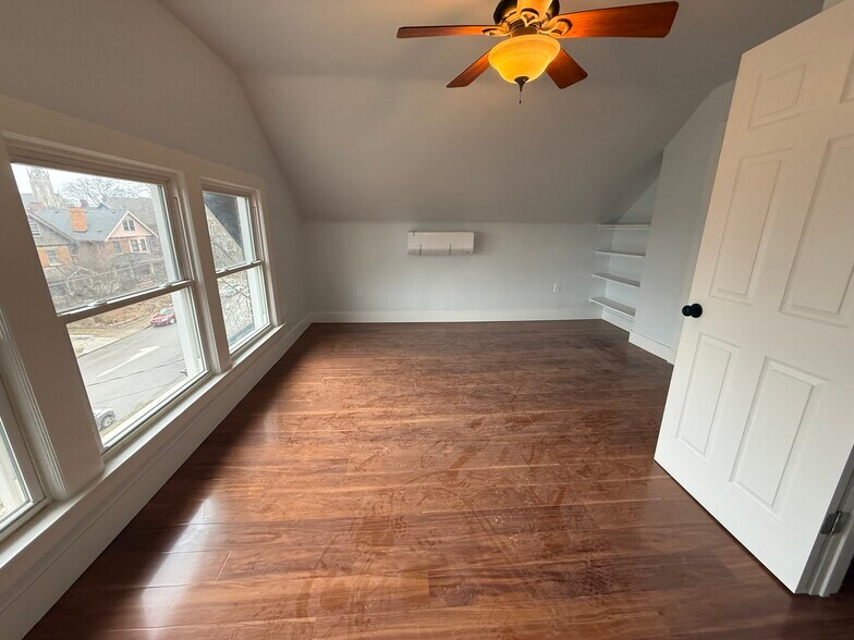 Building Photo - 1367 Burdette Ave