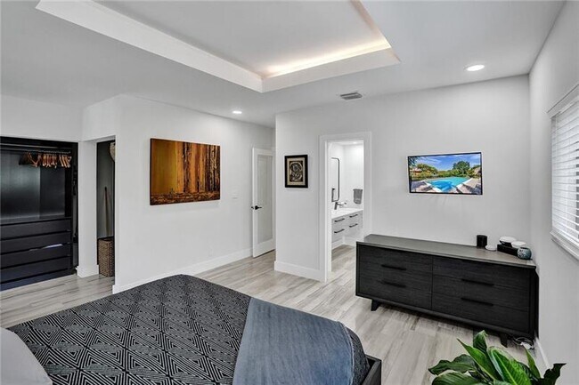 Building Photo - 91 NE 17th Ct