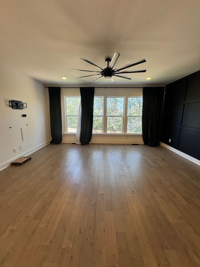 Building Photo - 3 bed. 2.5 bath in East Nashville ready fo...
