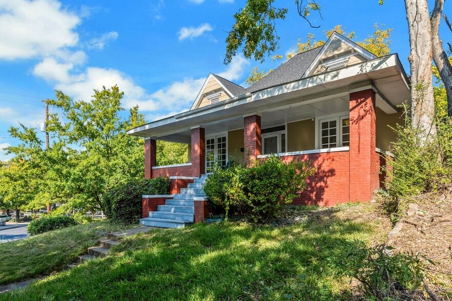 Building Photo - 1500 14th Ave S