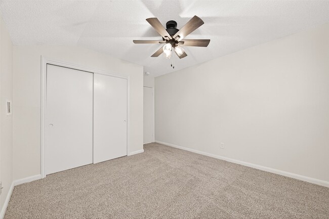Building Photo - 10602 Longmont Dr