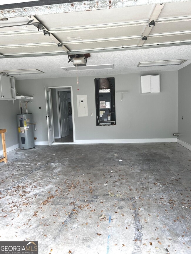 Building Photo - 141 Lakeside Dr