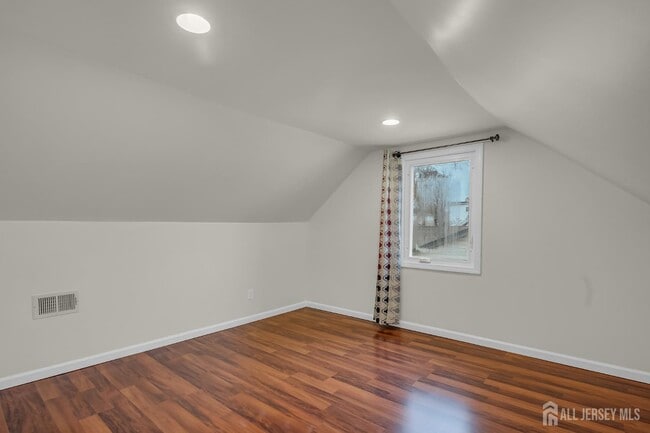 Building Photo - 58 Rose St