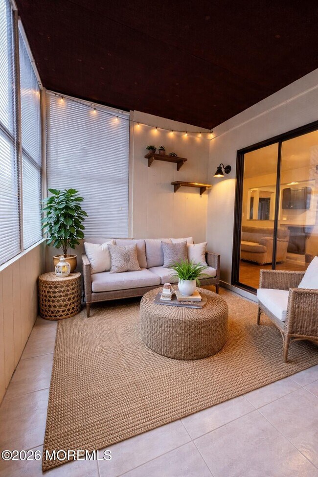 Building Photo - 167 Amberly Dr