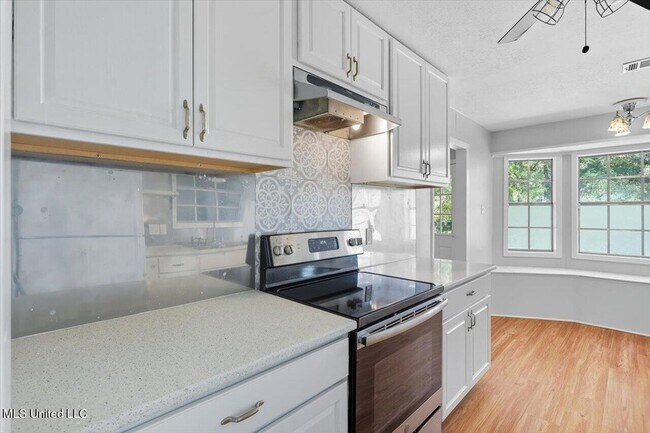 Building Photo - 23 Fox Glen Cir