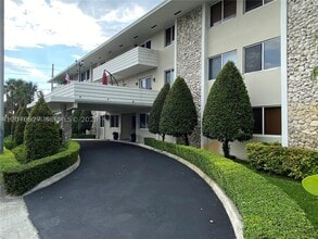 Building Photo - 6250 Bird B7