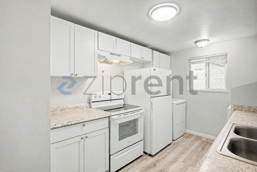 Building Photo - 9660 SW Prairie Terrace