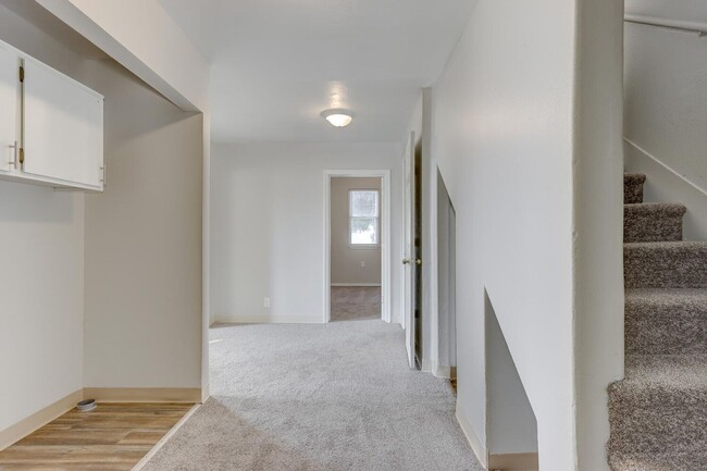 Building Photo - Dewey Duplex