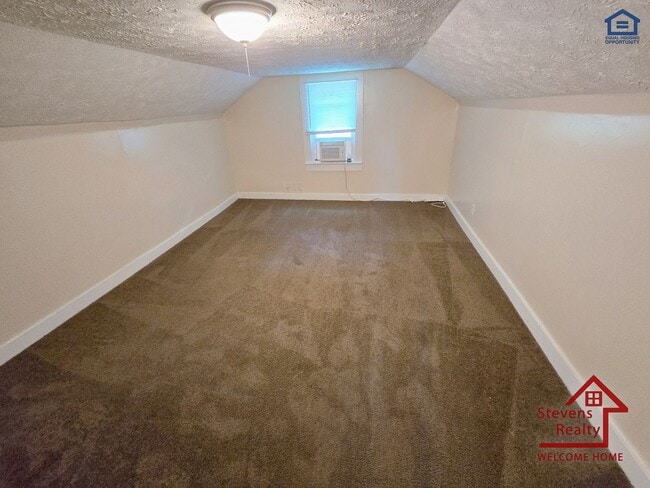 Building Photo - 1364 Crescent Dr